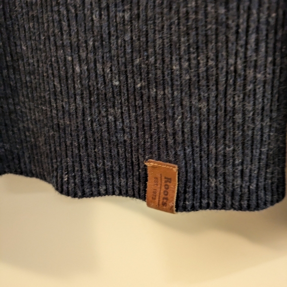 Roots Navy Sweater - Picture 3 of 3